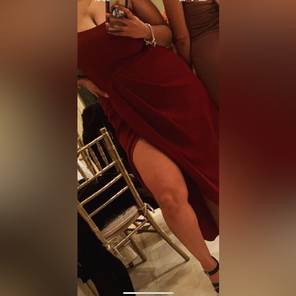 Burgundy double strap gown with slit! - Picture 3 of 3